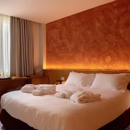 Ognissanti Restaurant Rooftop מלון 4*